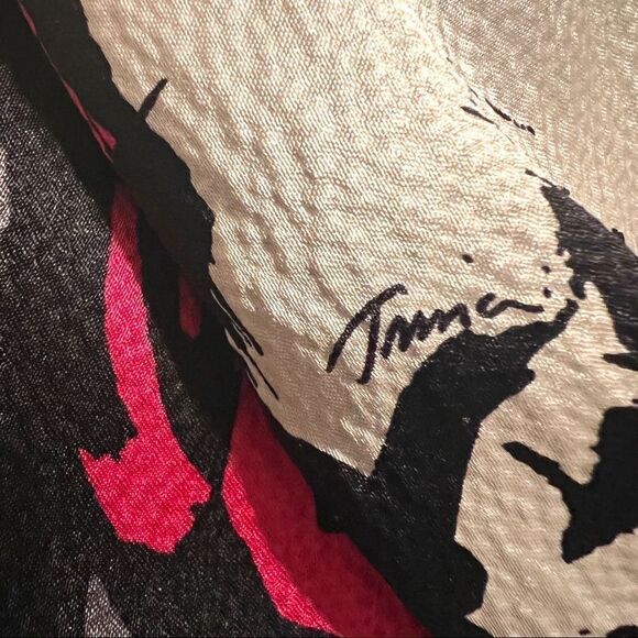 Trina Turk 100% Silk Floral Vibrant blouse size P (0) - Picture 7 of 8